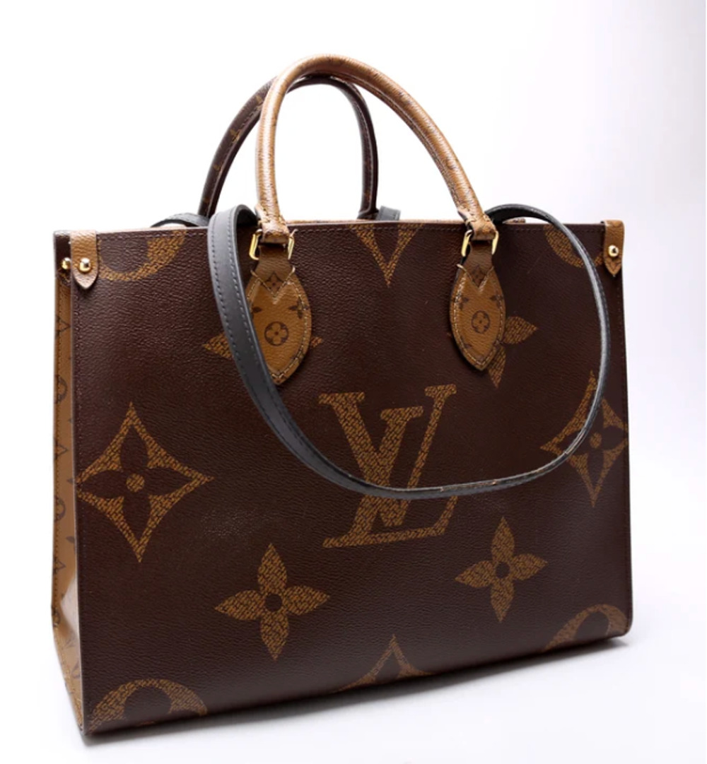 7490 - Louis Vuitton On The Go MM Giant Reverse Monogram Tote
